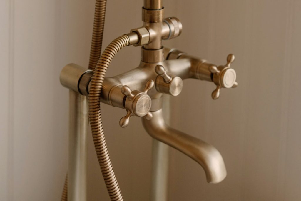 Brass bath shower mixer with handheld shower